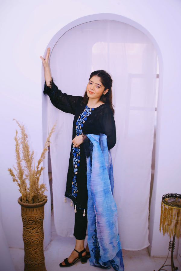 StyleOMania 3Pc Embroidered Suit